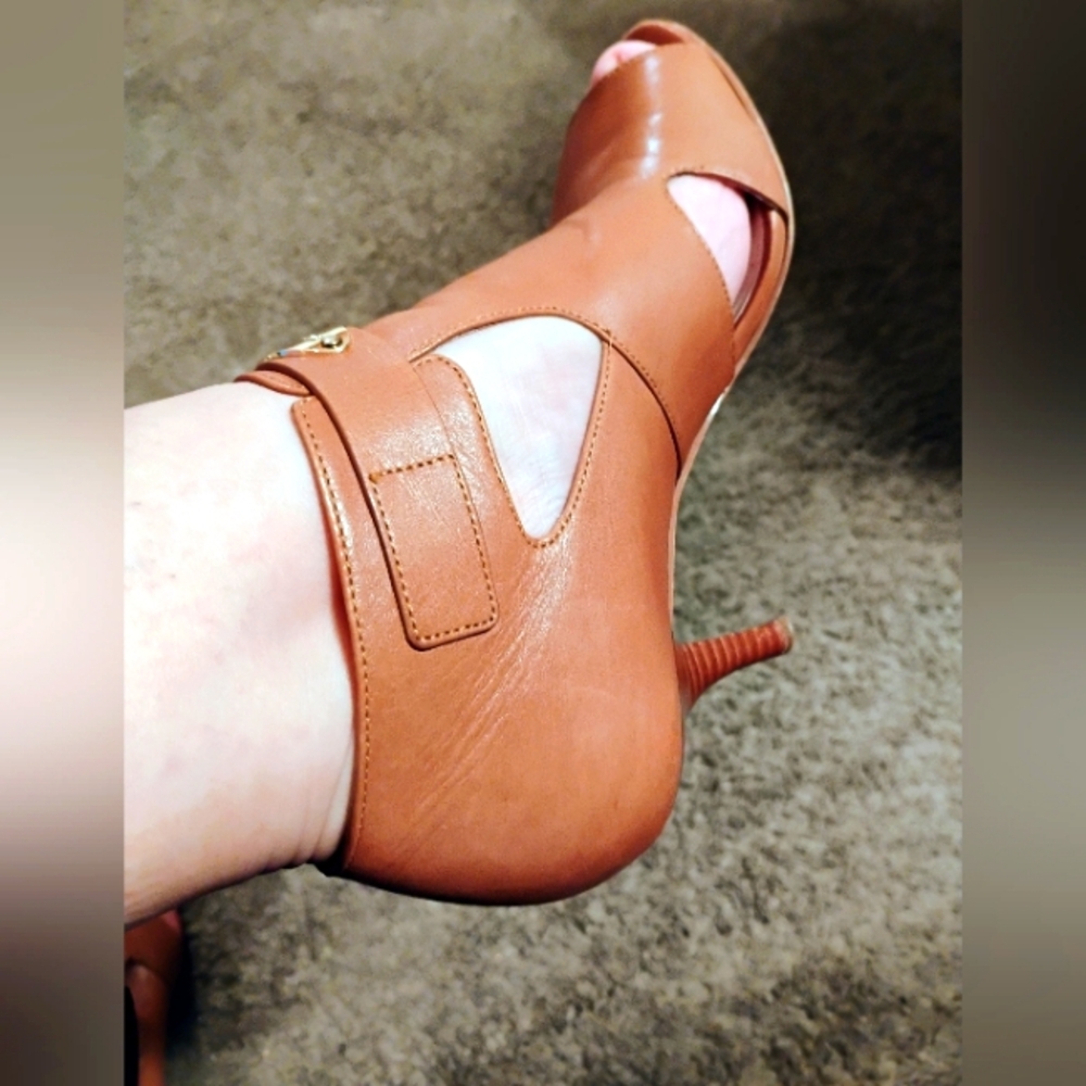 Michael Kors Camel Leather Heels 7M Open Toe Ankle Strap Sandals